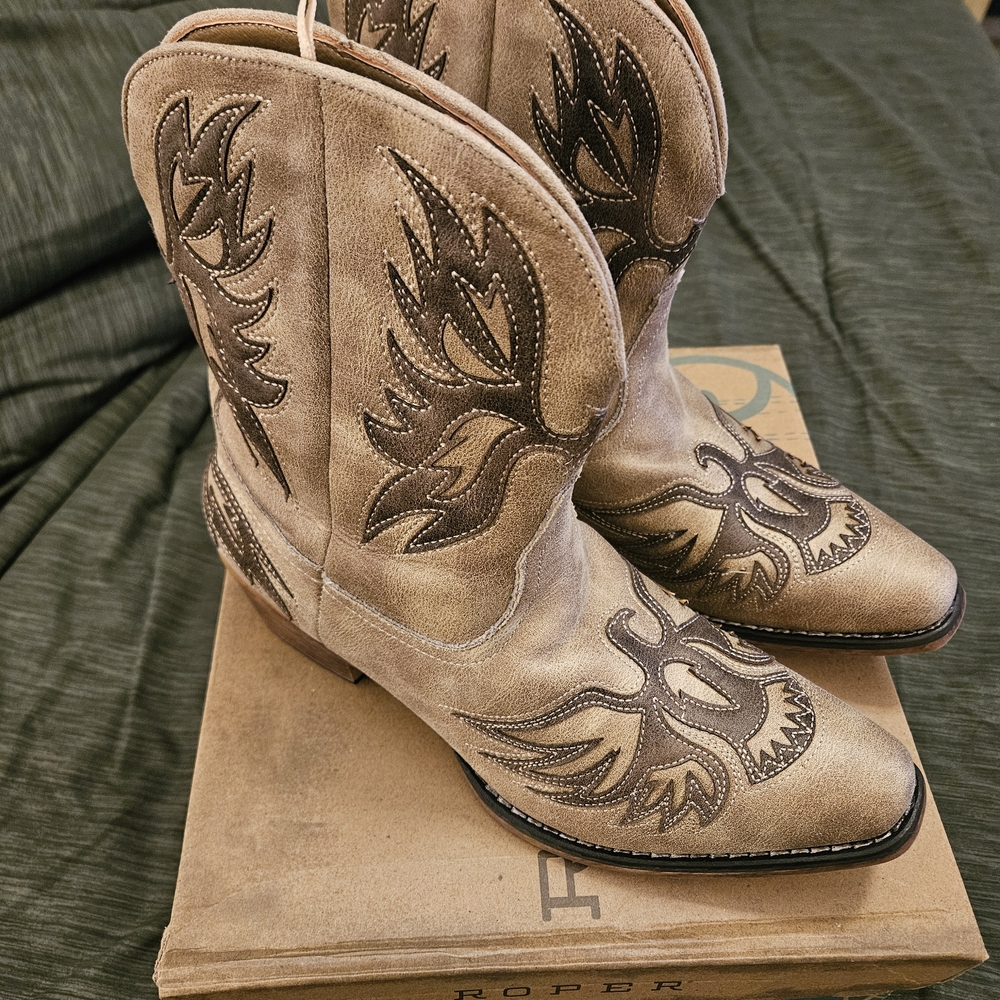 NIB Roper Women's Boot Sz 11 Ameila